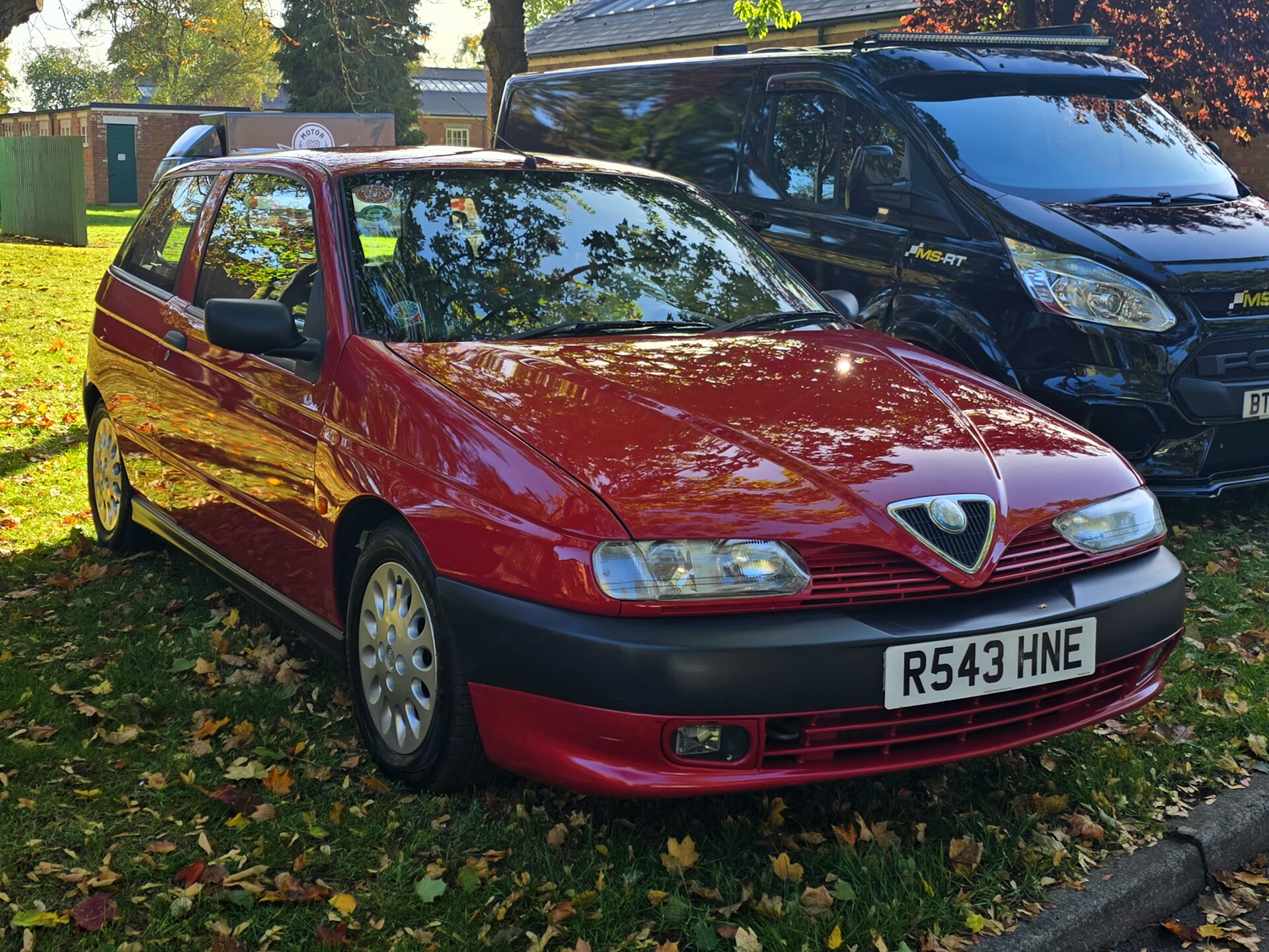 Alfa Romeo 145 Schrägheck-Kompakt mit Twin-Spark-Motor