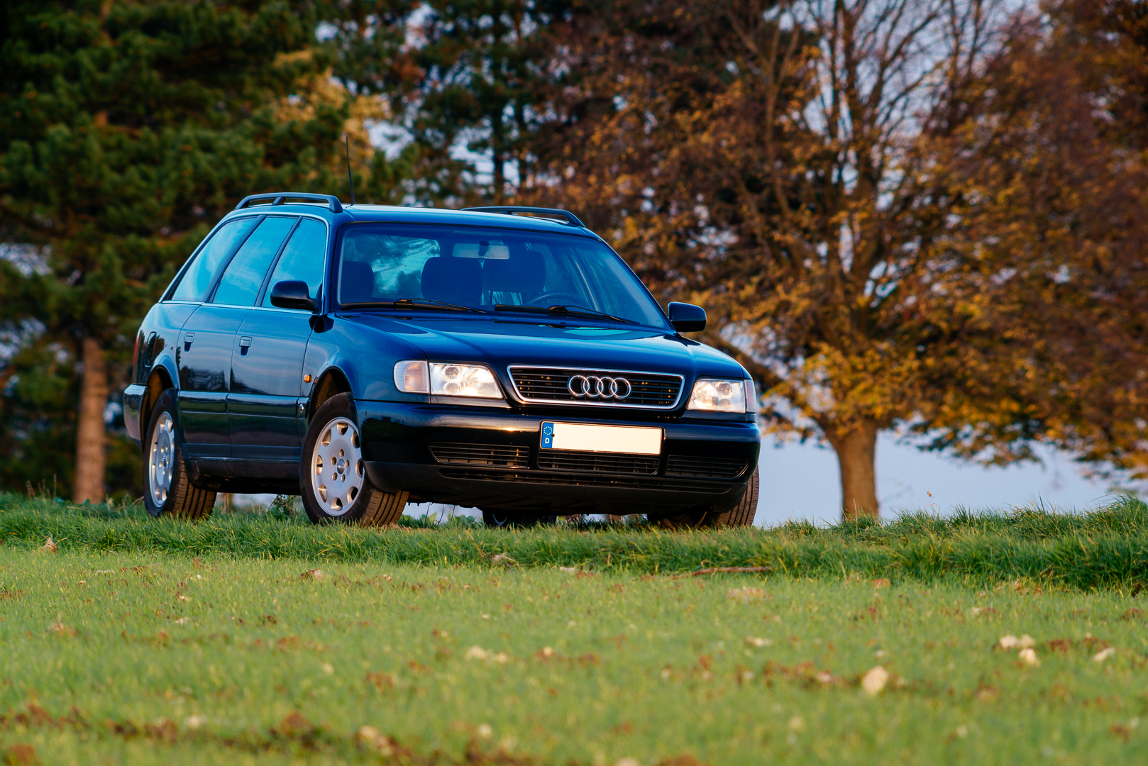 Audi A6 C4 Limousine und Avant, erster A6 mit V6-Motor und Audi-Premium-Ausstattung