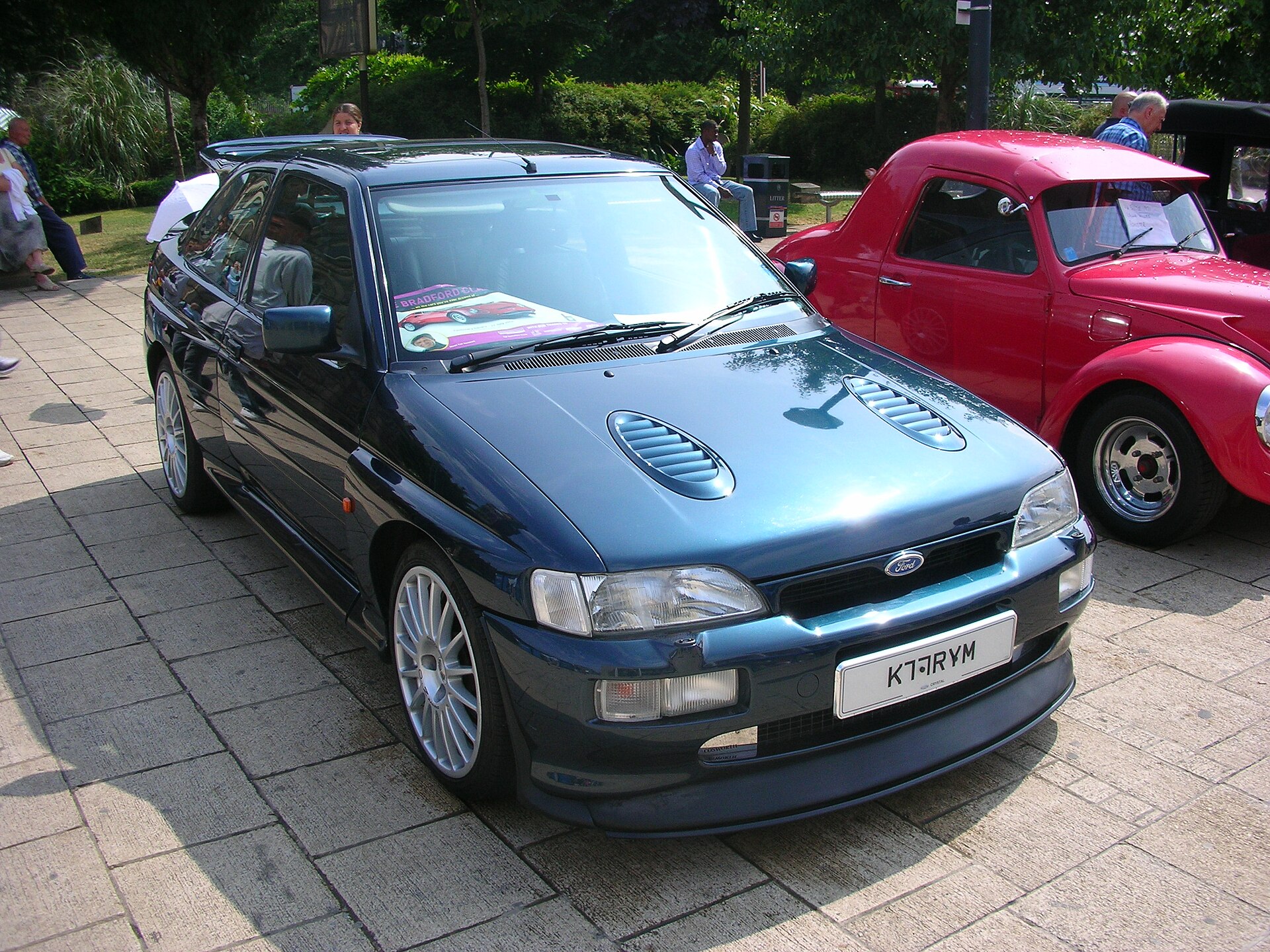 Ford Escort RS Cosworth mit Doppelspoiler in Karmann-Konfiguration
