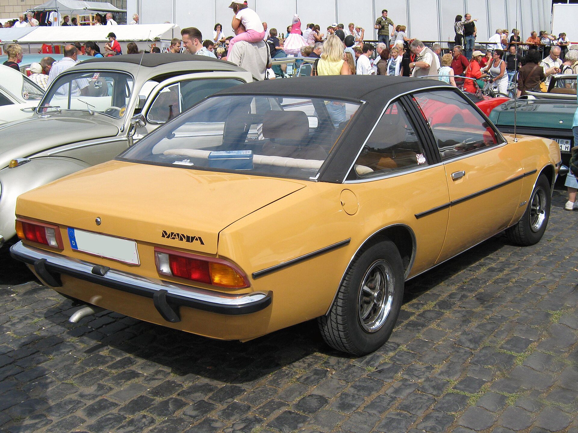 Opel Manta B Berlinetta Coupé in 2-Farb-Lackierung