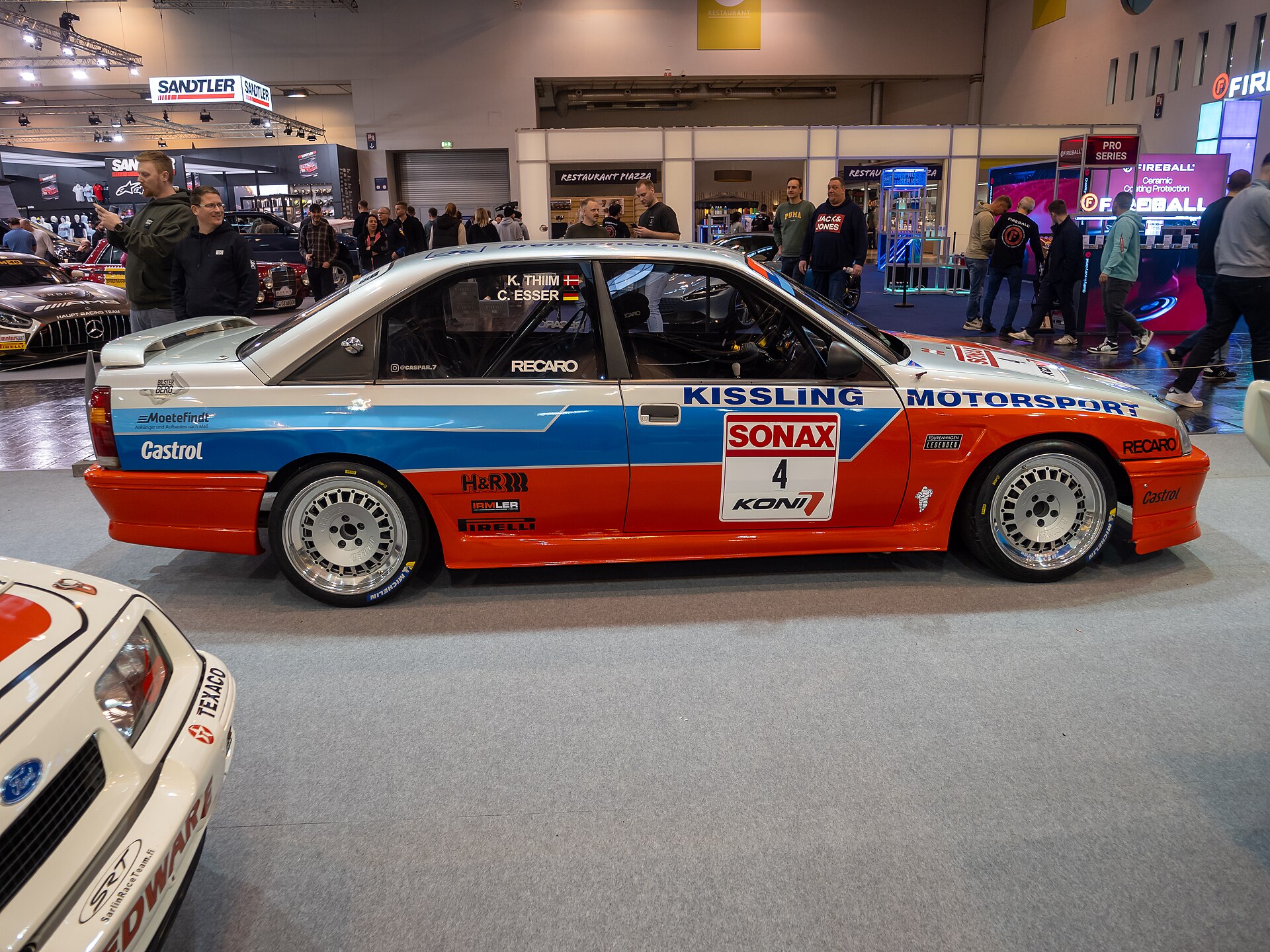 Opel Omega A Limousine in Hellblau