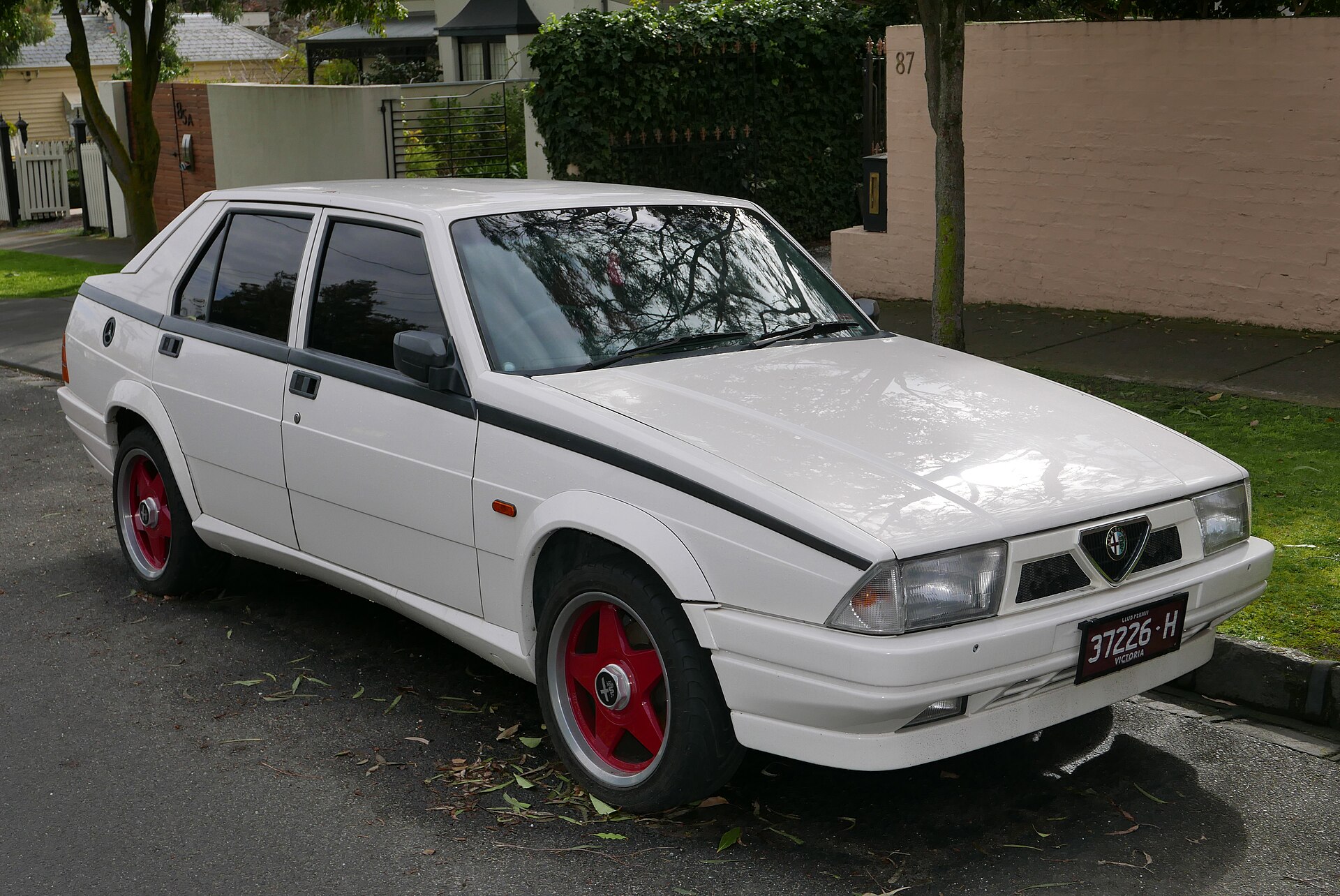 Alfa Romeo 75 3.0 V6 mit Busso-V6 und Transaxle