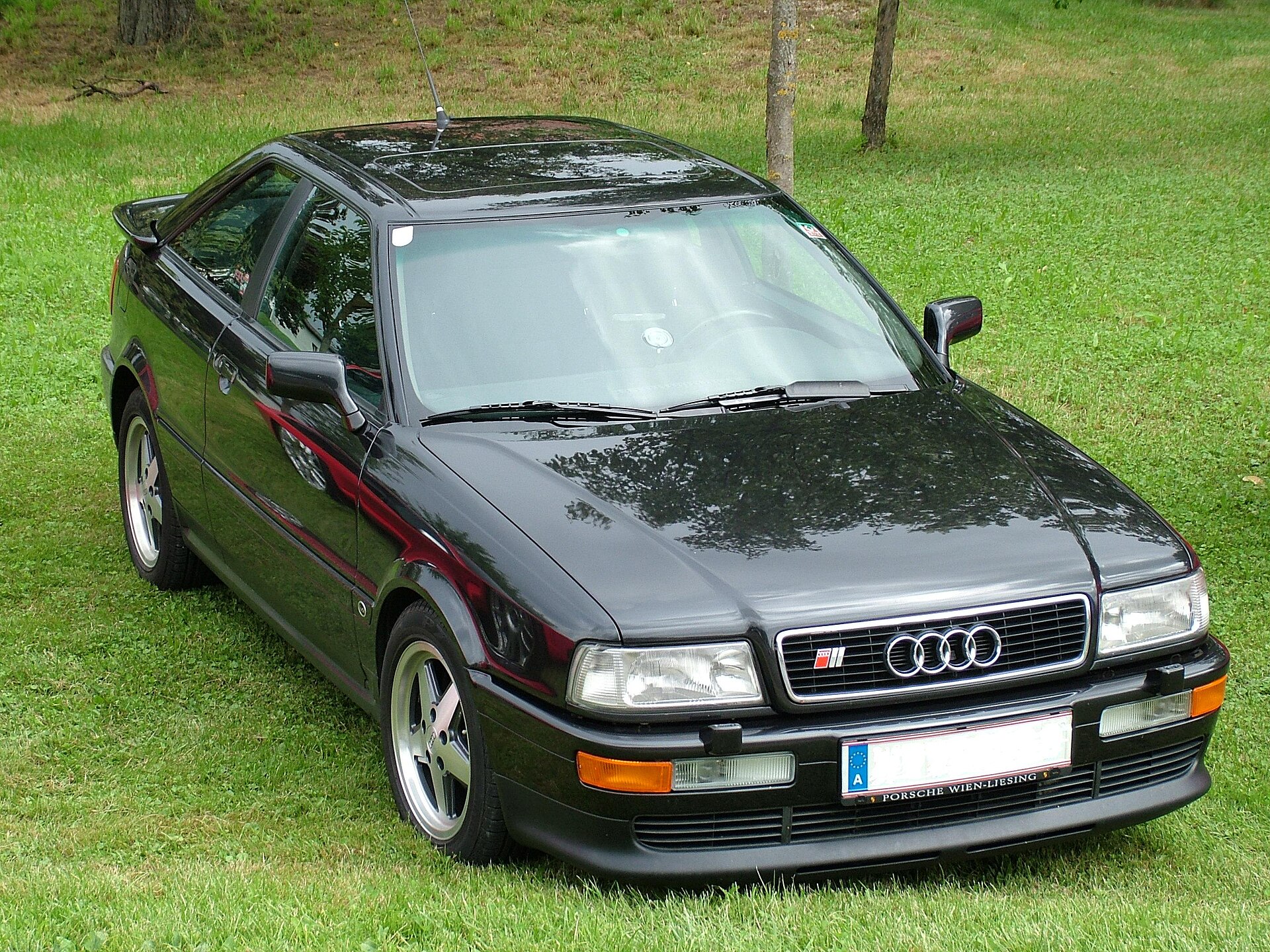 Audi S2 Coupé in Perlmuttweiß, 2.2-Liter-Turbo-Fünfzylinder mit 220 PS und permanent Allradantrieb