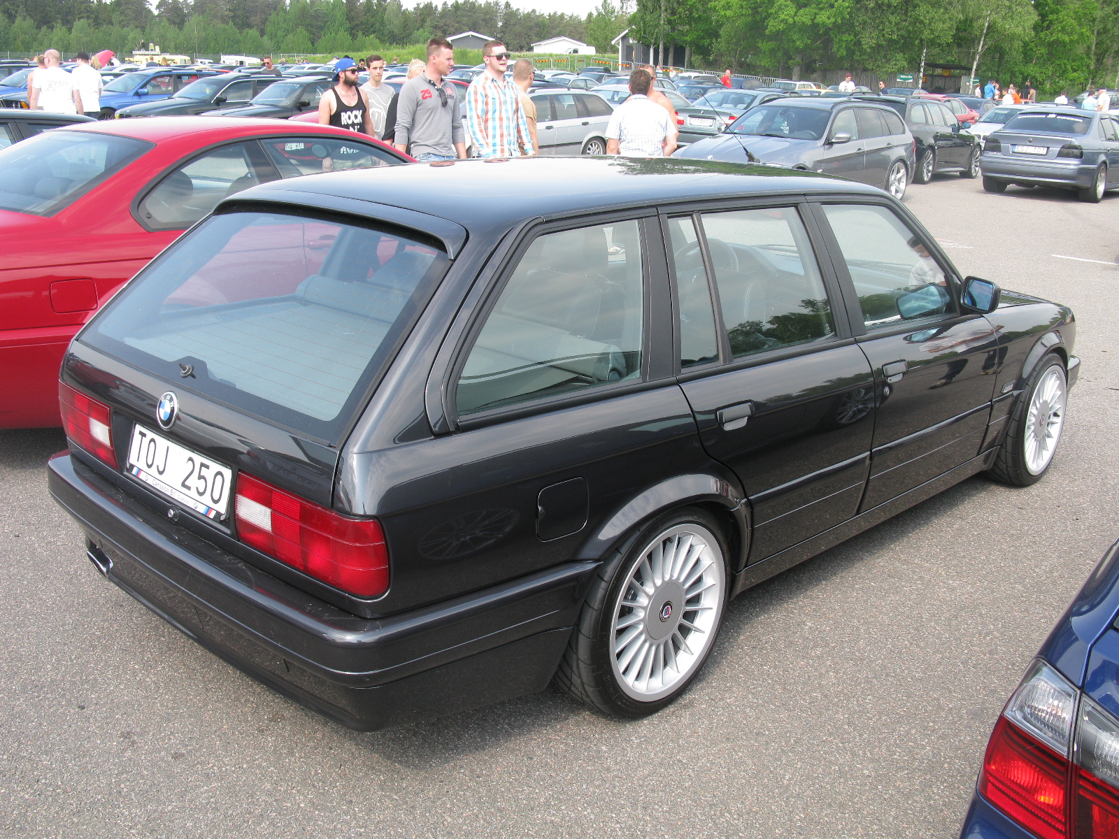 BMW E30 Touring (Kombi) in Schwarz, Heckansicht