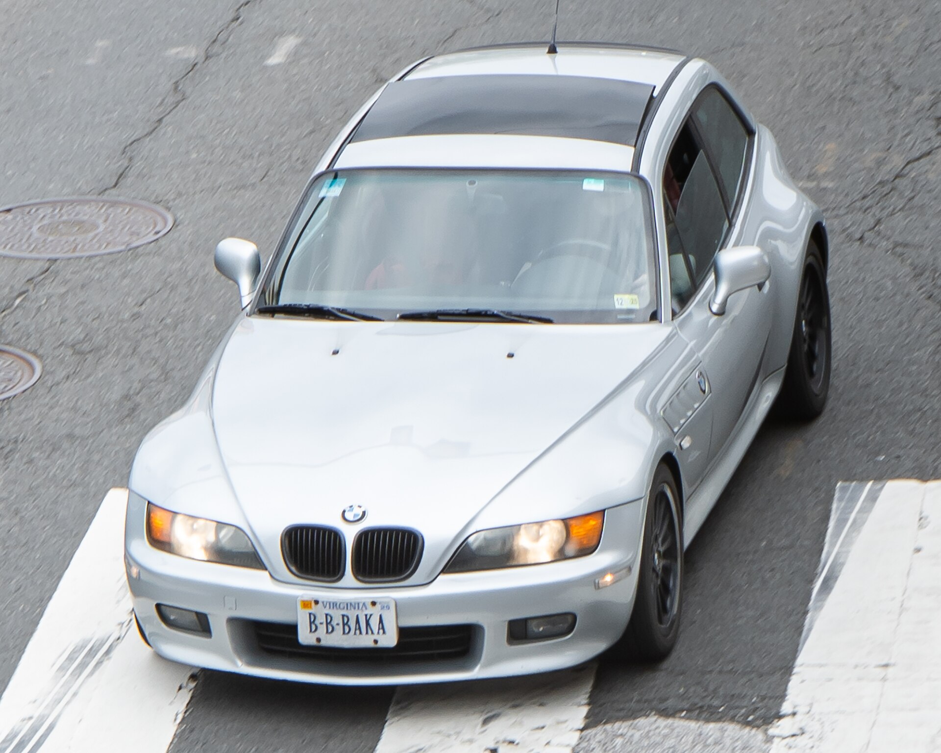 BMW Z3 Coupé („Clownsschuh“) in Silber mit Shooting-Brake-Dach, Frontansicht