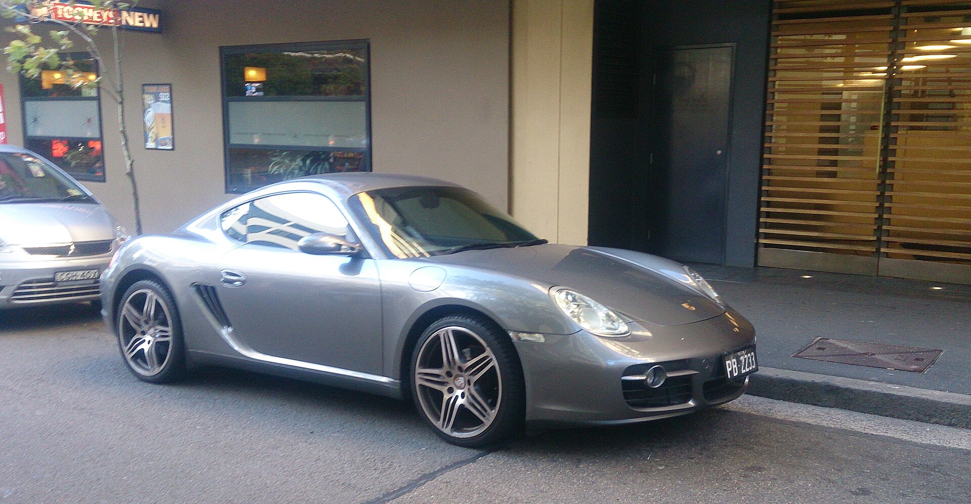 Porsche Cayman 987, geschlossenes Mittelmotor-Coupé