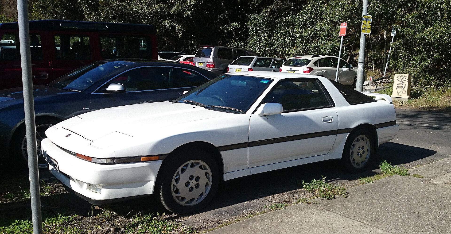 Toyota Supra A70 in Weiß, Seitenansicht, Baujahr 1988