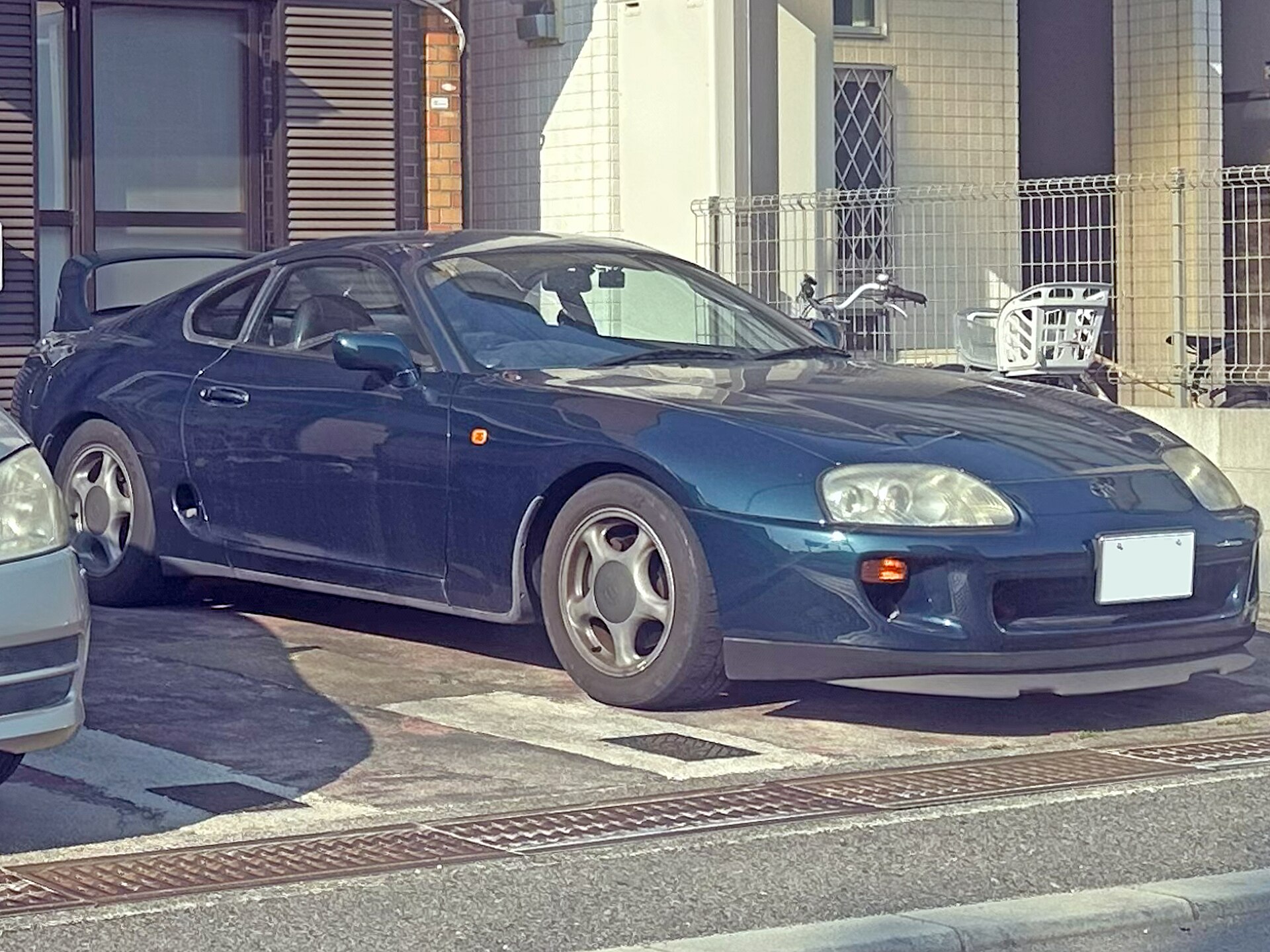 Toyota Supra A80 RZ in Dunkelblau, Frontansicht, JDM-Version